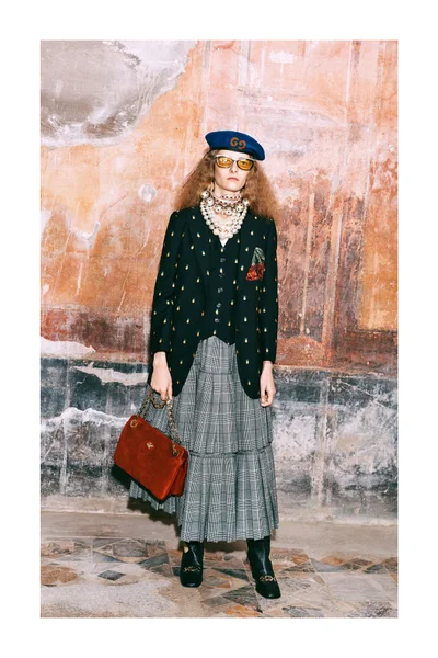 Look 10
